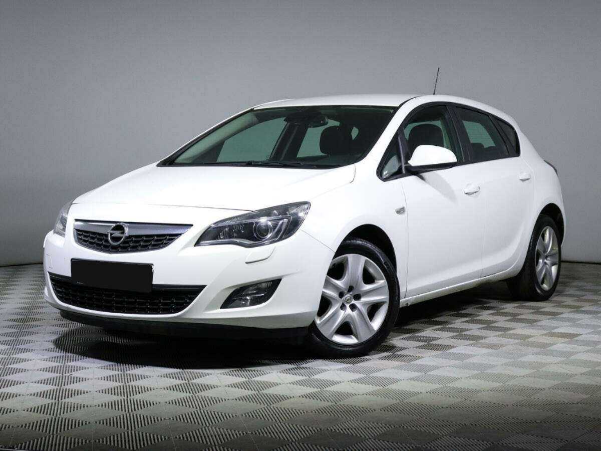 Opel Astra 2012 года с пробегом. Посмотреть фото
