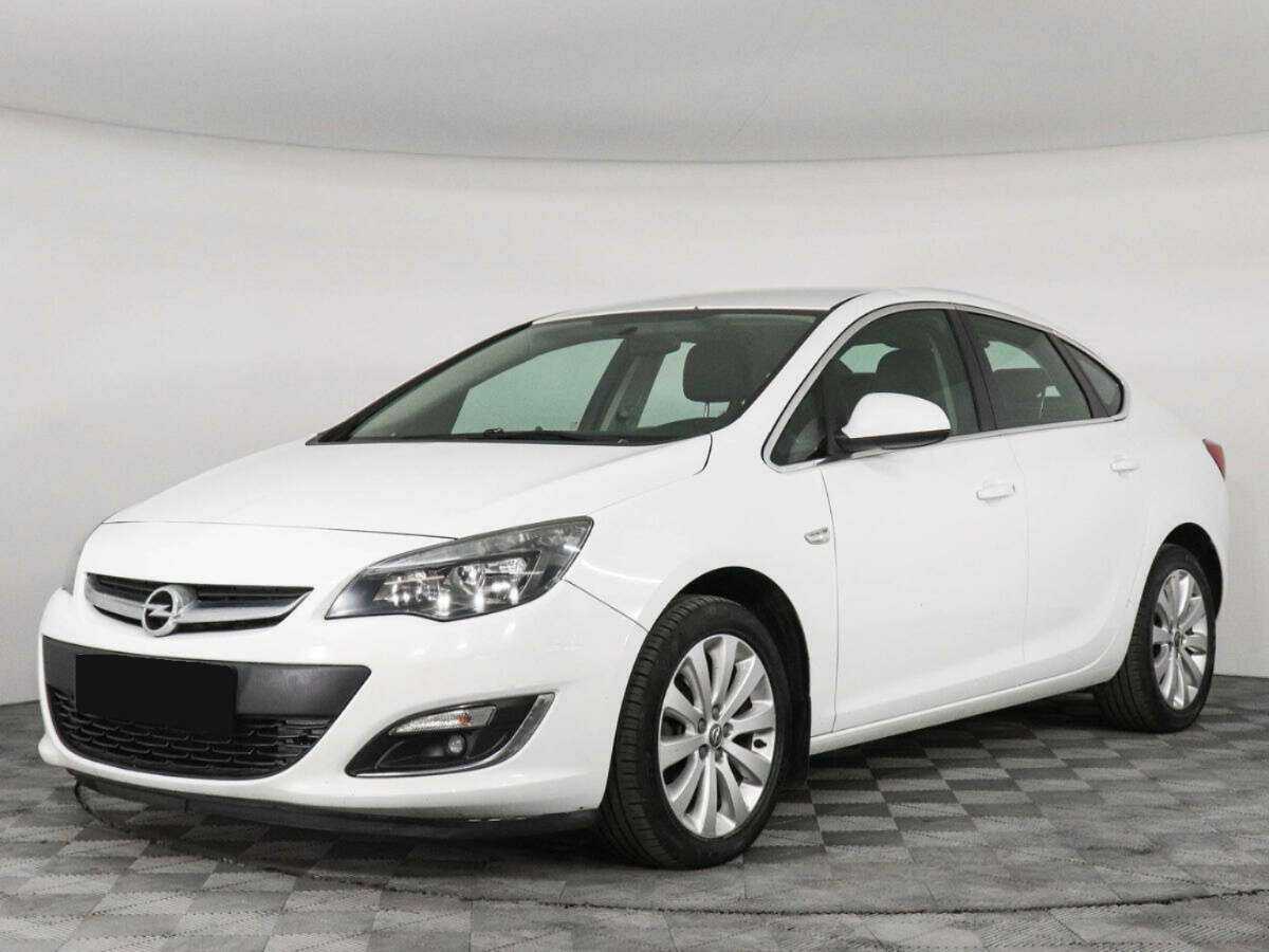 Opel Astra 2014 года с пробегом. Посмотреть фото