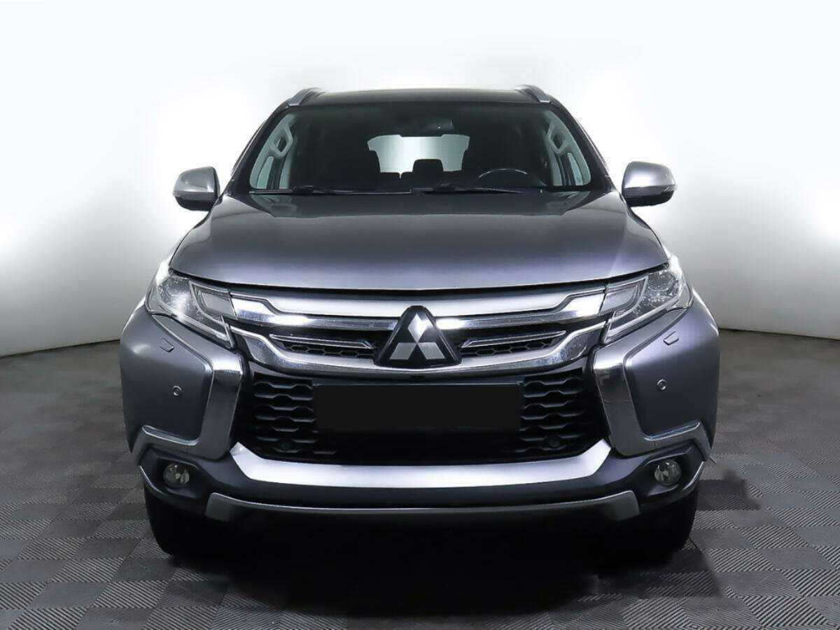Mitsubishi Pajero Sport 2017 года с пробегом. Посмотреть фото