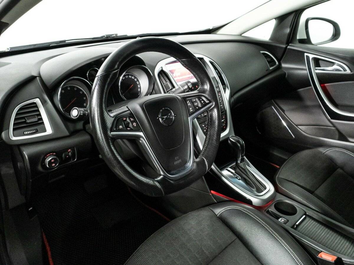Opel Astra 2013 года с пробегом. Фото: #10