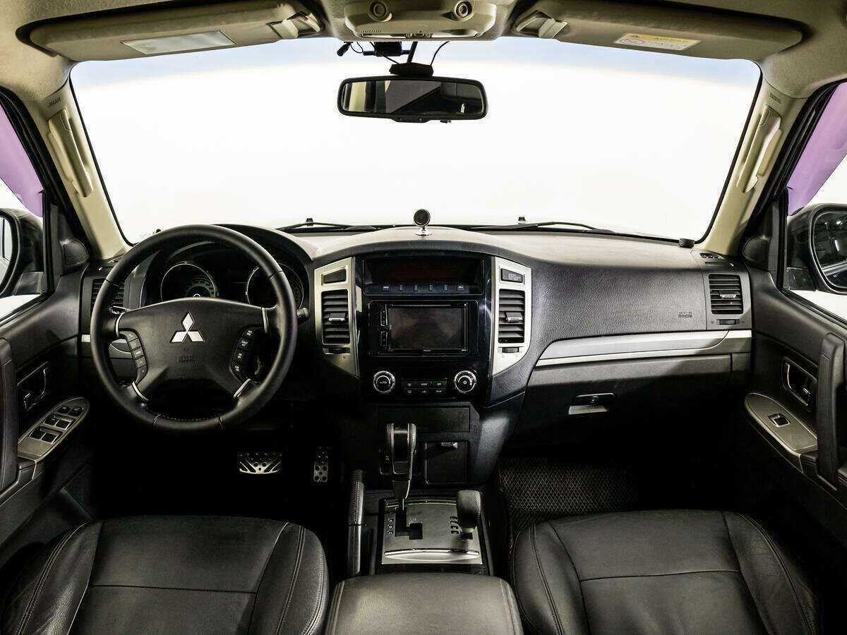 Mitsubishi Pajero 2015 года с пробегом. Фото: #12