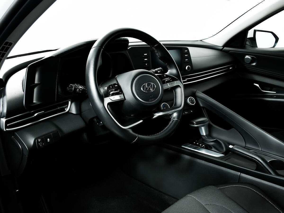 Hyundai Elantra 2022 года с пробегом. Фото: #12