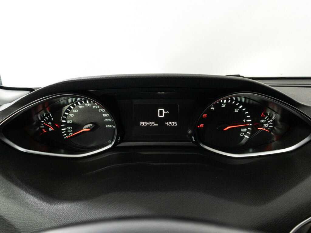 Peugeot 308 2018 года с пробегом. Фото: #11