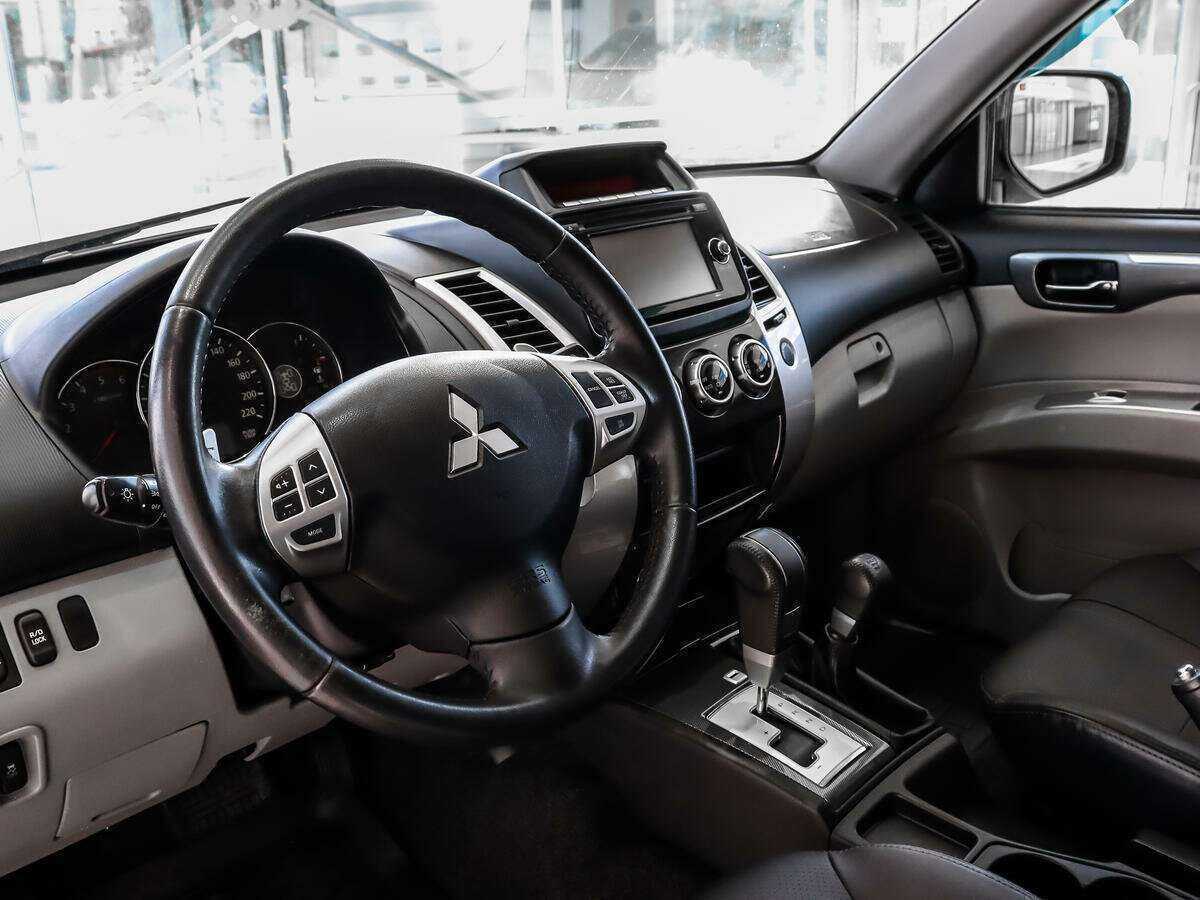 Mitsubishi Pajero Sport 2015 года с пробегом. Фото: #8
