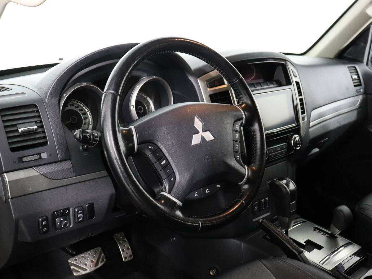 Mitsubishi Pajero 2015 года с пробегом. Фото: #4