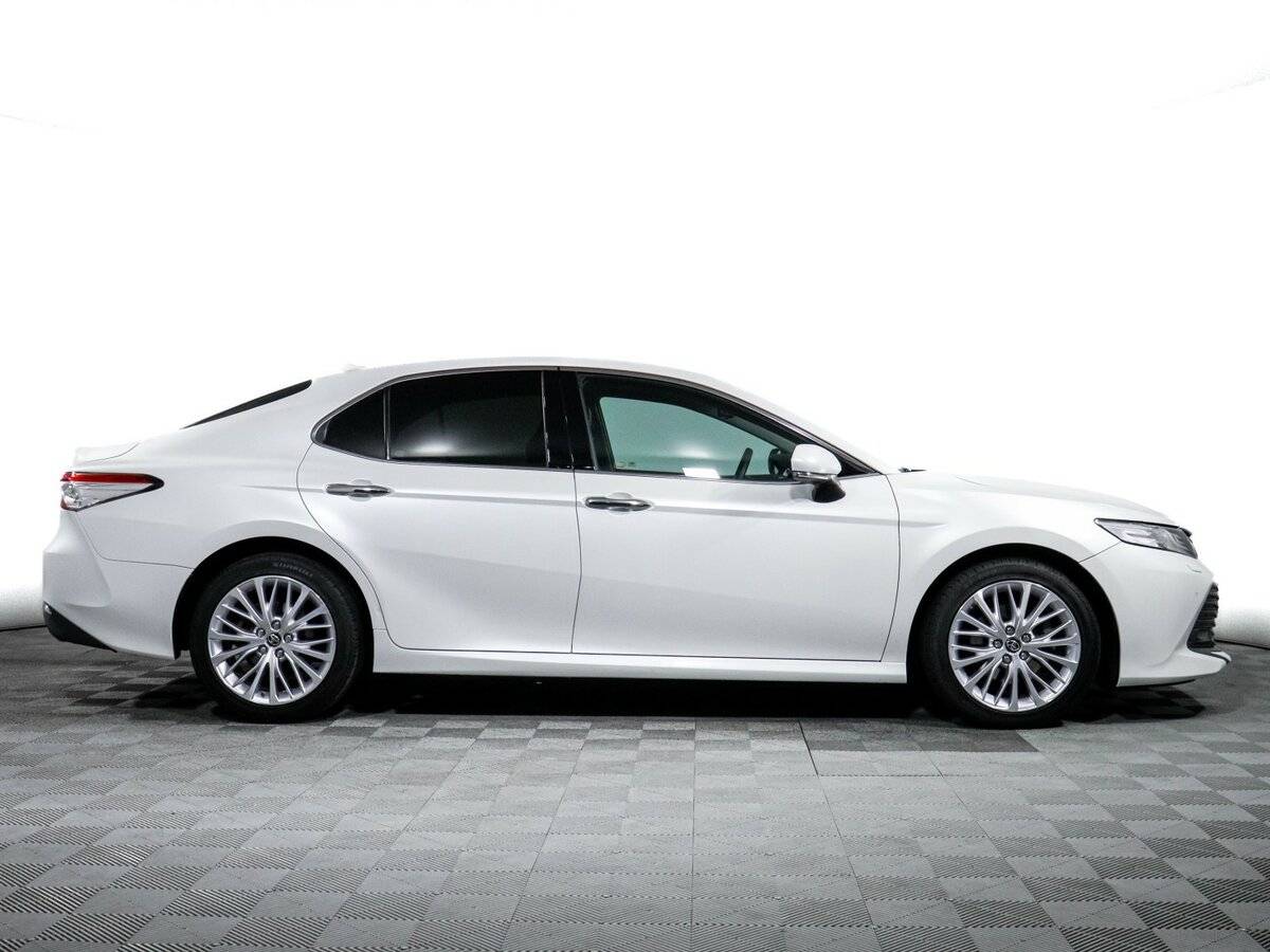 Toyota Camry 2019 года с пробегом. Фото: #3