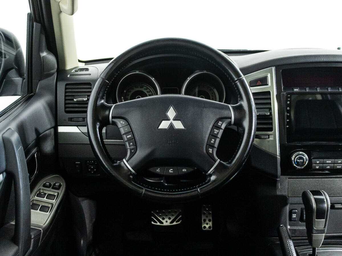 Mitsubishi Pajero 2015 года с пробегом. Фото: #16