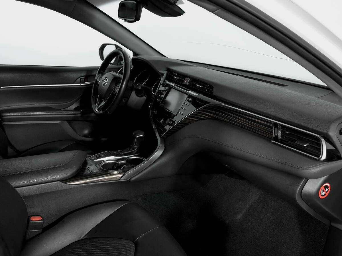 Toyota Camry 2019 года с пробегом. Фото: #8