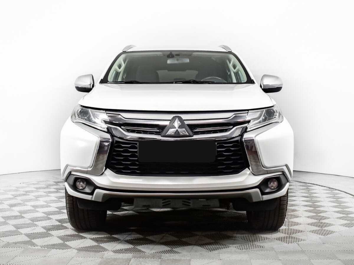 Mitsubishi Pajero Sport 2017 года с пробегом. Фото: #1