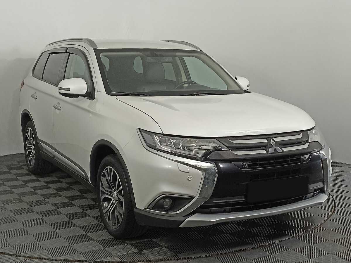 Mitsubishi Outlander 2017 года с пробегом. Фото: #2