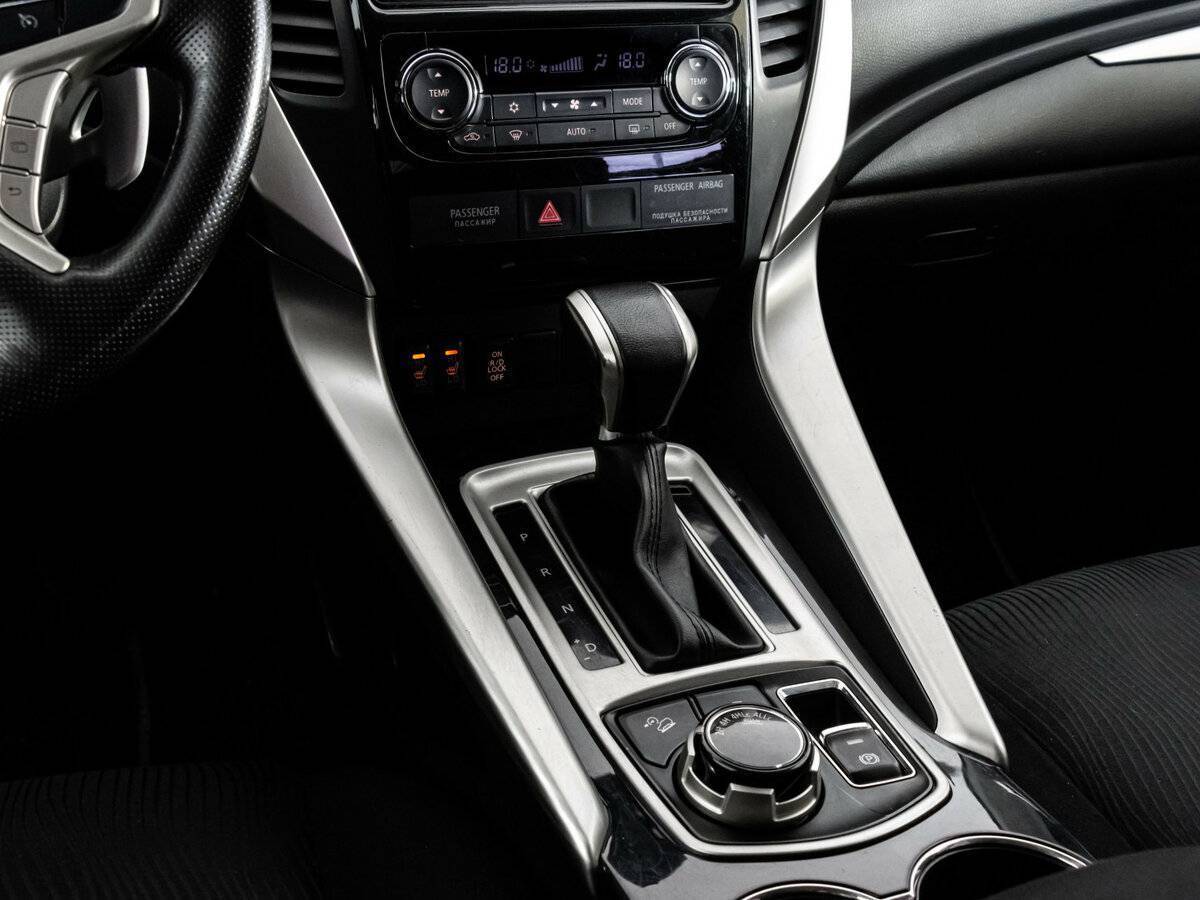 Mitsubishi Pajero Sport 2017 года с пробегом. Фото: #14