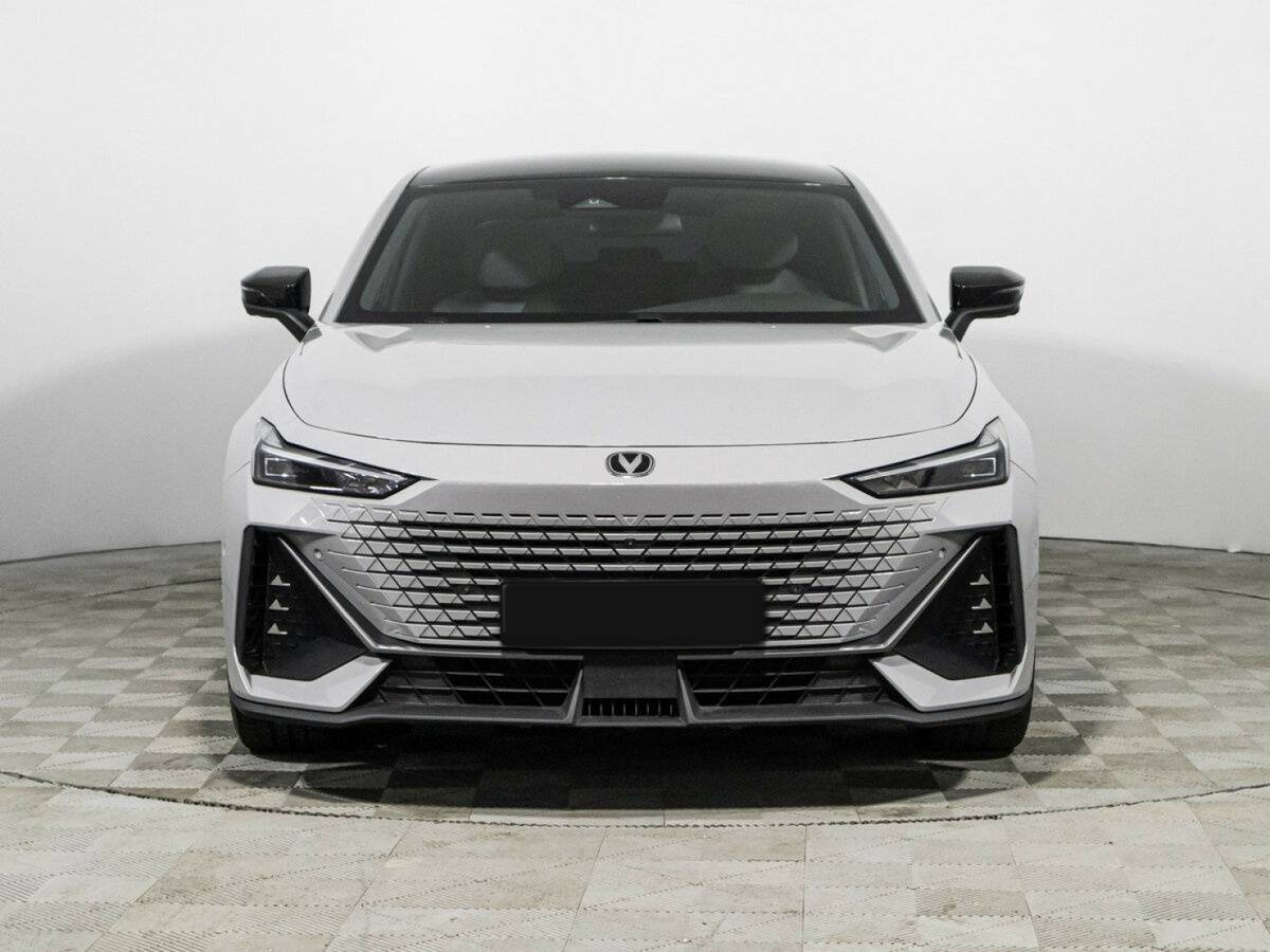 Changan UNI-V 2023 года с пробегом. Фото: #1