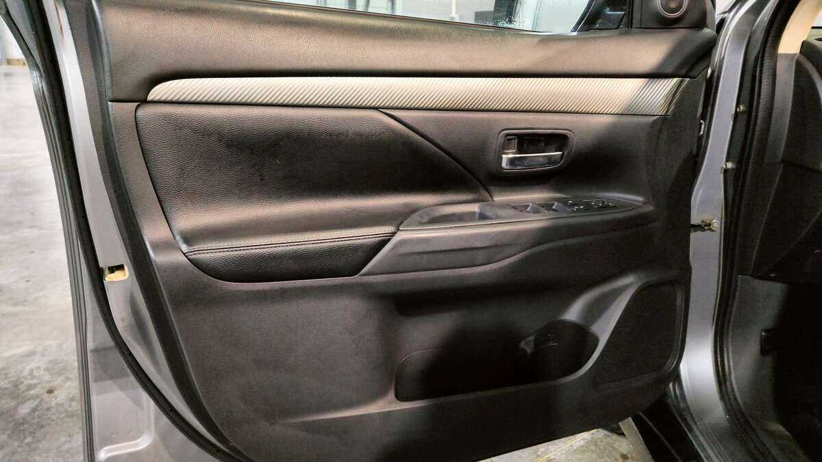 Mitsubishi Outlander 2012 года с пробегом. Фото: #12