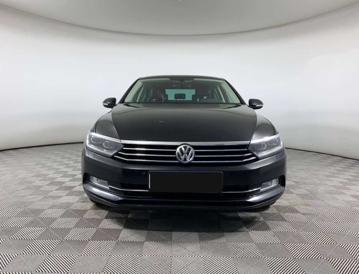 Volkswagen Passat 2019 года с пробегом. Фото: #1