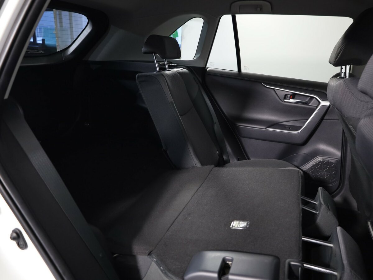 Toyota RAV4 2019 года с пробегом. Фото: #13