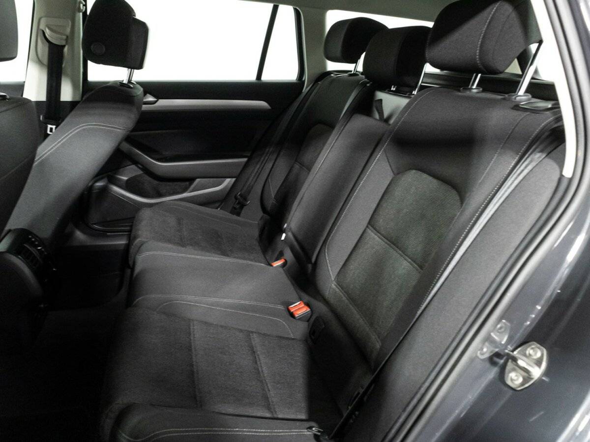 Volkswagen Passat 2019 года с пробегом. Фото: #9