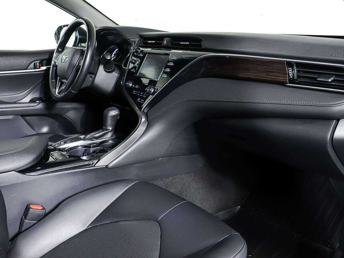 Toyota Camry 2020 года с пробегом. Фото: #3