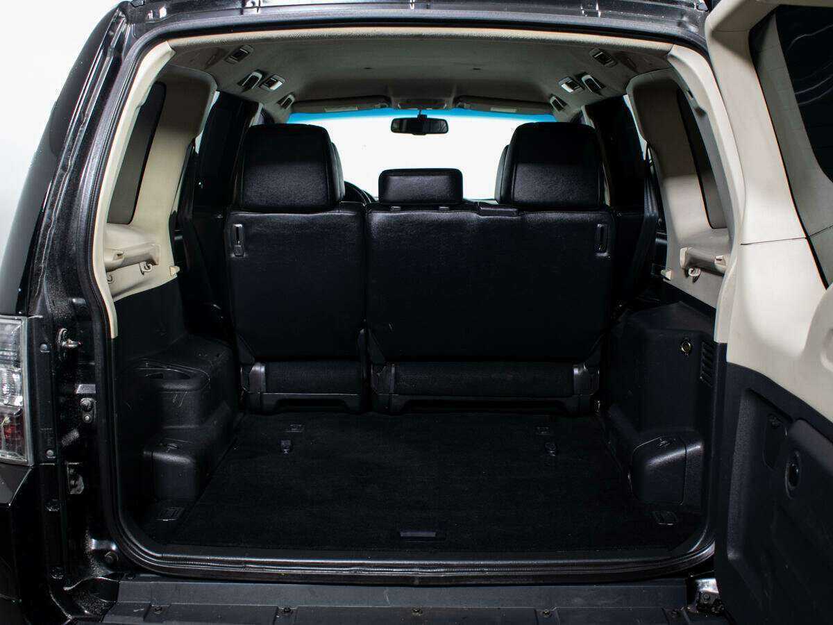 Mitsubishi Pajero 2015 года с пробегом. Фото: #11