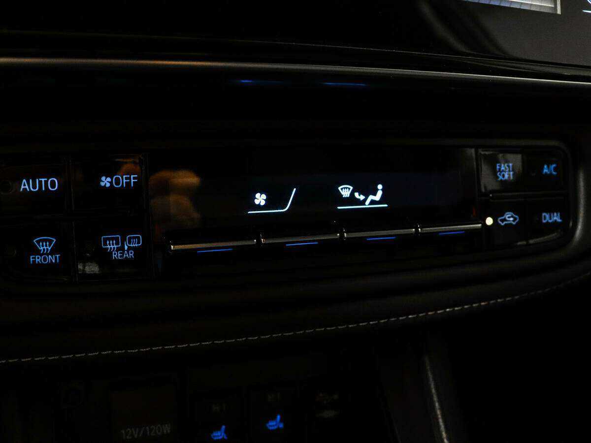 Toyota Corolla 2018 года с пробегом. Фото: #12