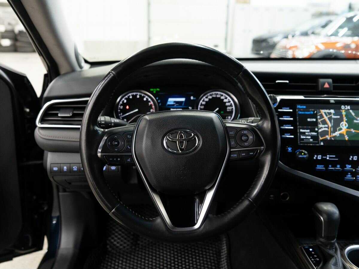 Toyota Camry 2018 года с пробегом. Фото: #4