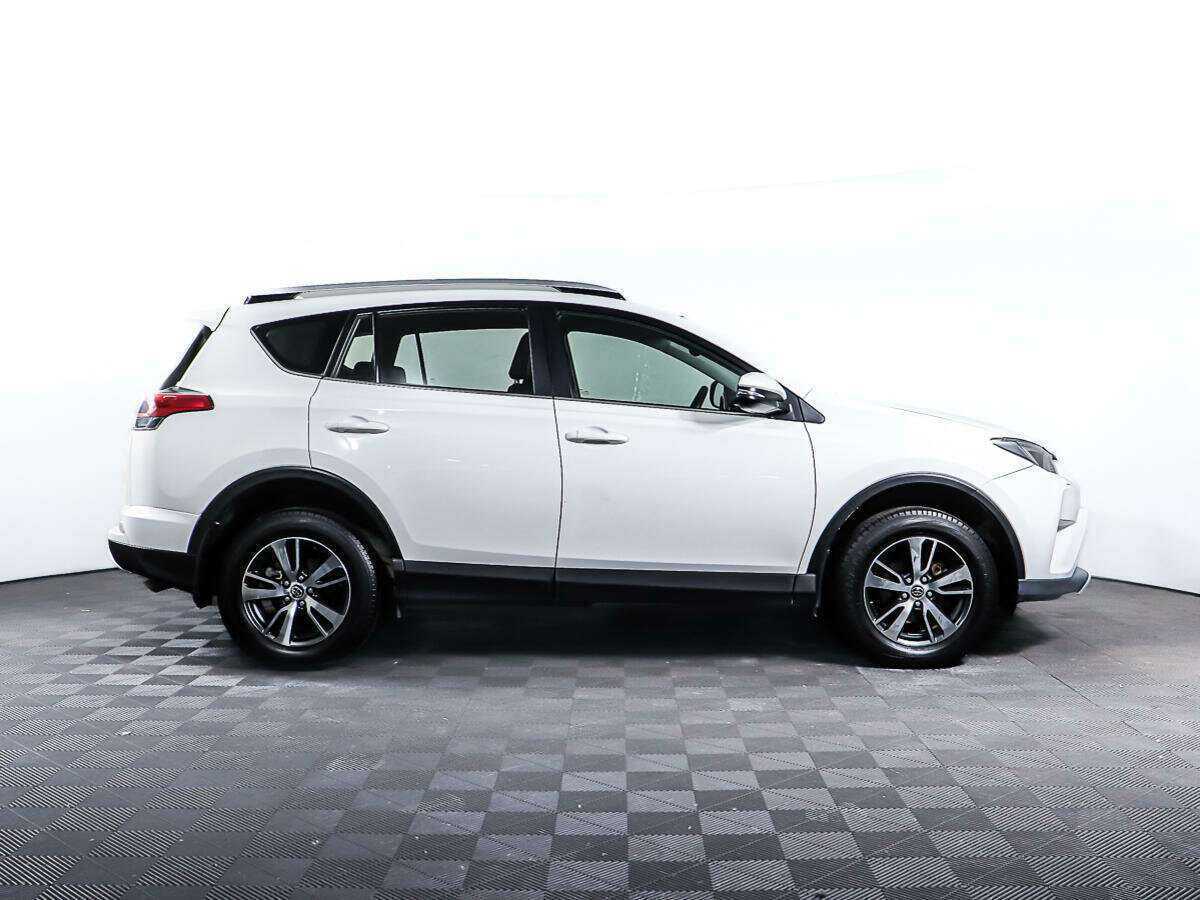 Toyota RAV4 2018 года с пробегом. Фото: #3