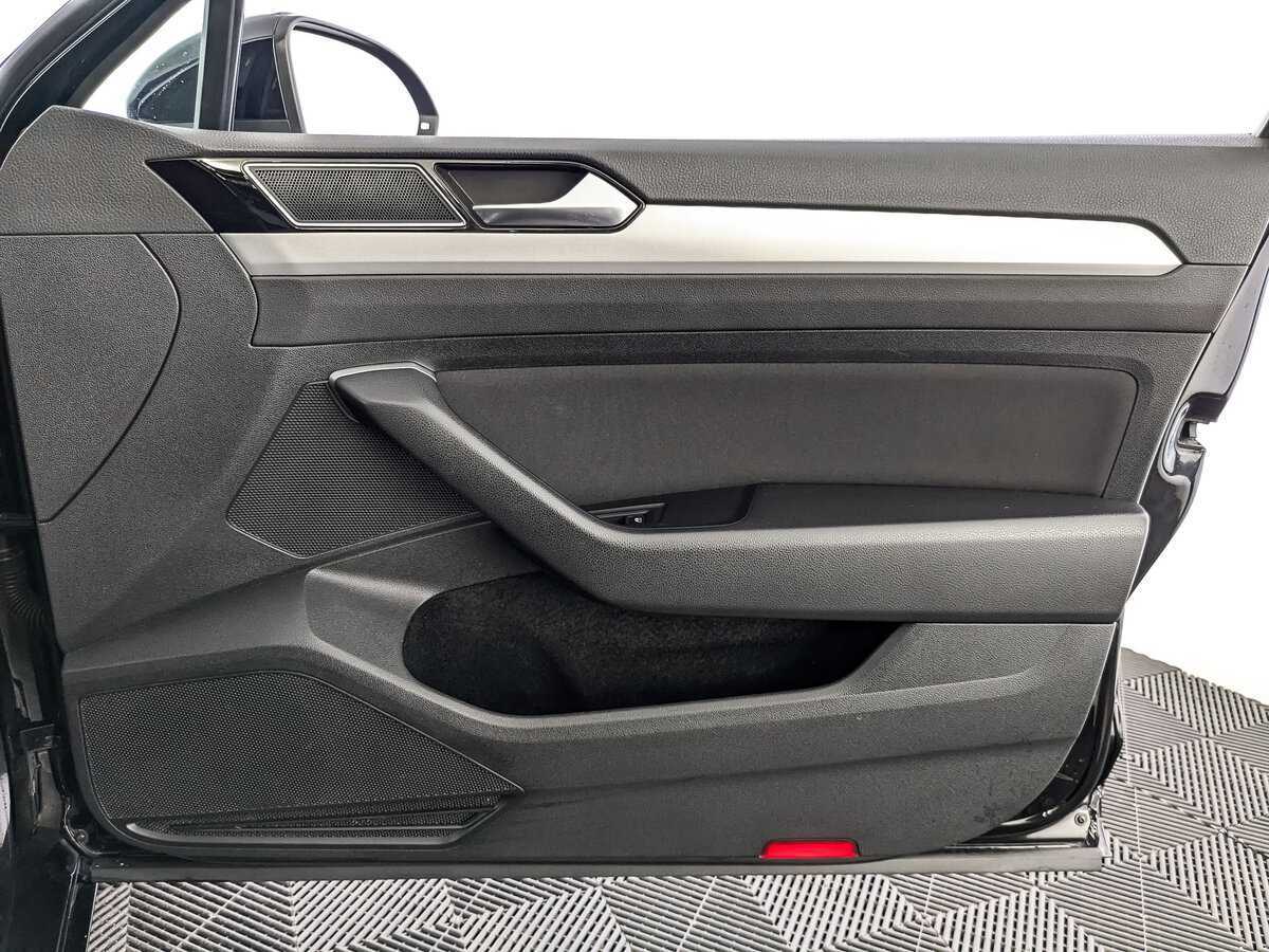 Volkswagen Passat 2018 года с пробегом. Фото: #19