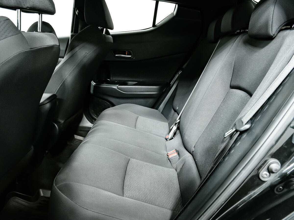 Toyota C-HR 2018 года с пробегом. Фото: #11