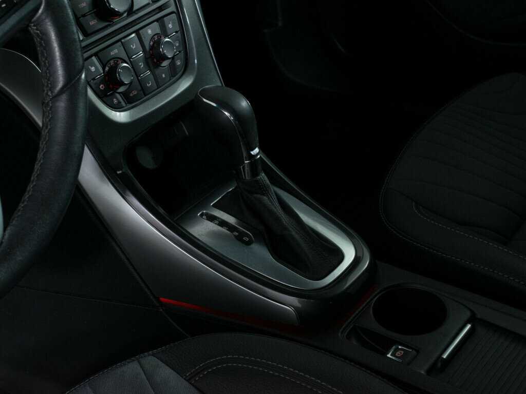 Opel Astra 2013 года с пробегом. Фото: #12