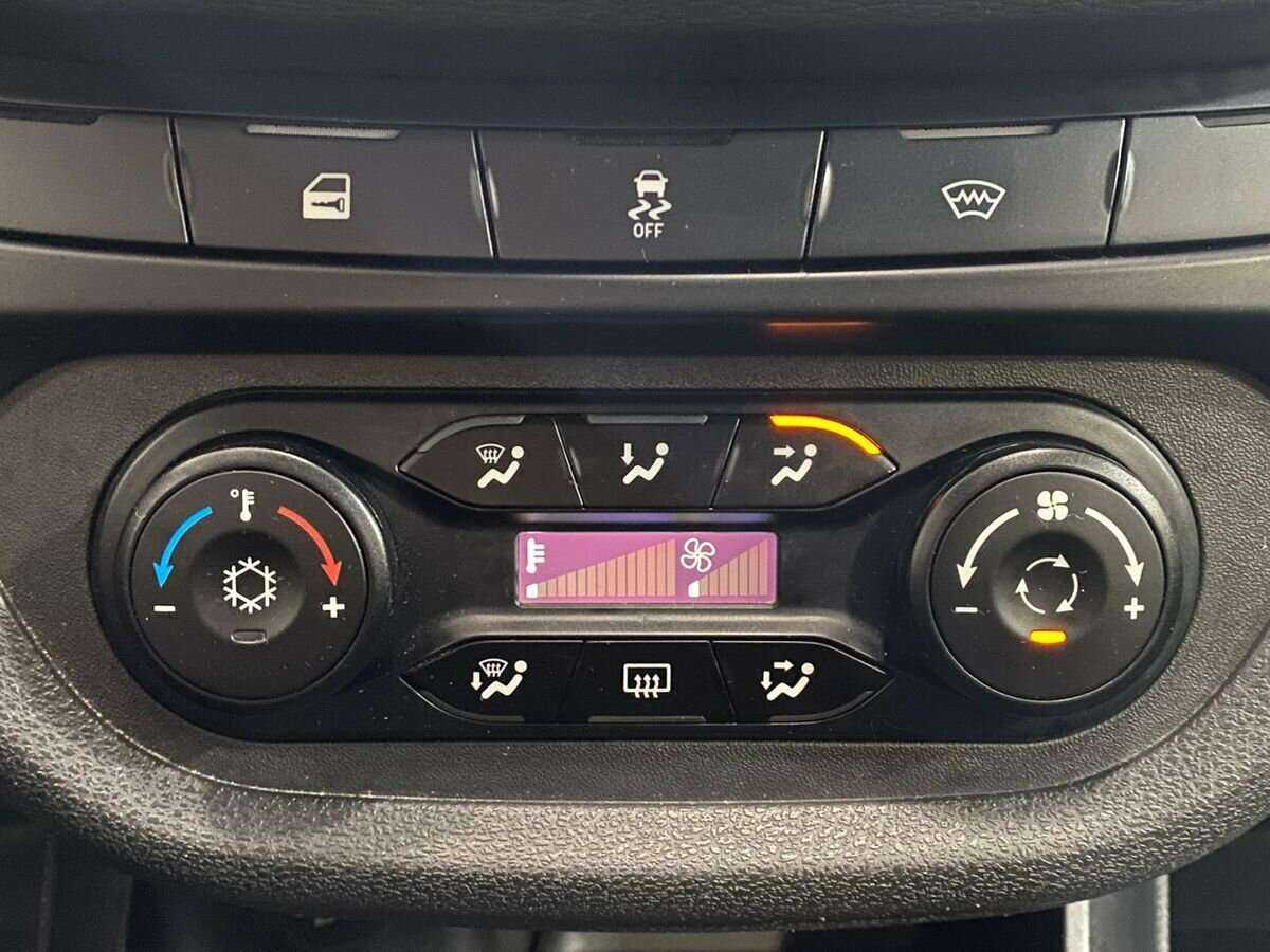 Lada (ВАЗ) Vesta 2018 года с пробегом. Фото: #14