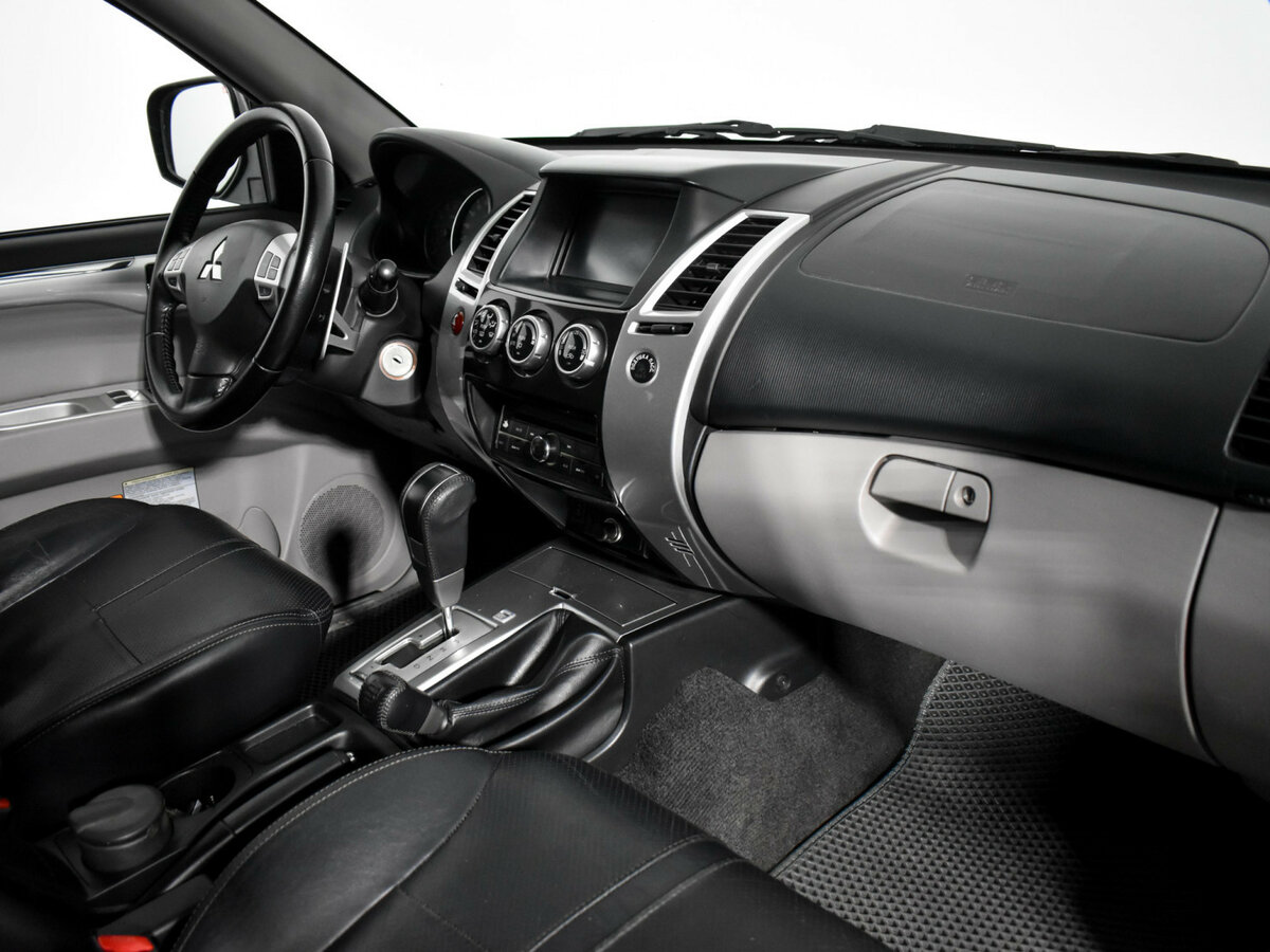 Mitsubishi Pajero Sport 2013 года с пробегом. Фото: #10
