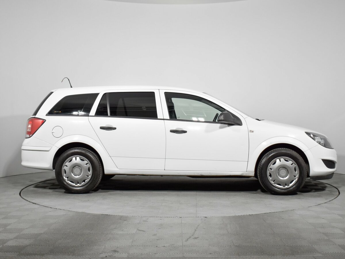 Opel Astra 2013 года с пробегом. Фото: #3