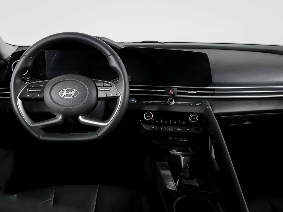 Hyundai Elantra 2023 года с пробегом. Фото: #9