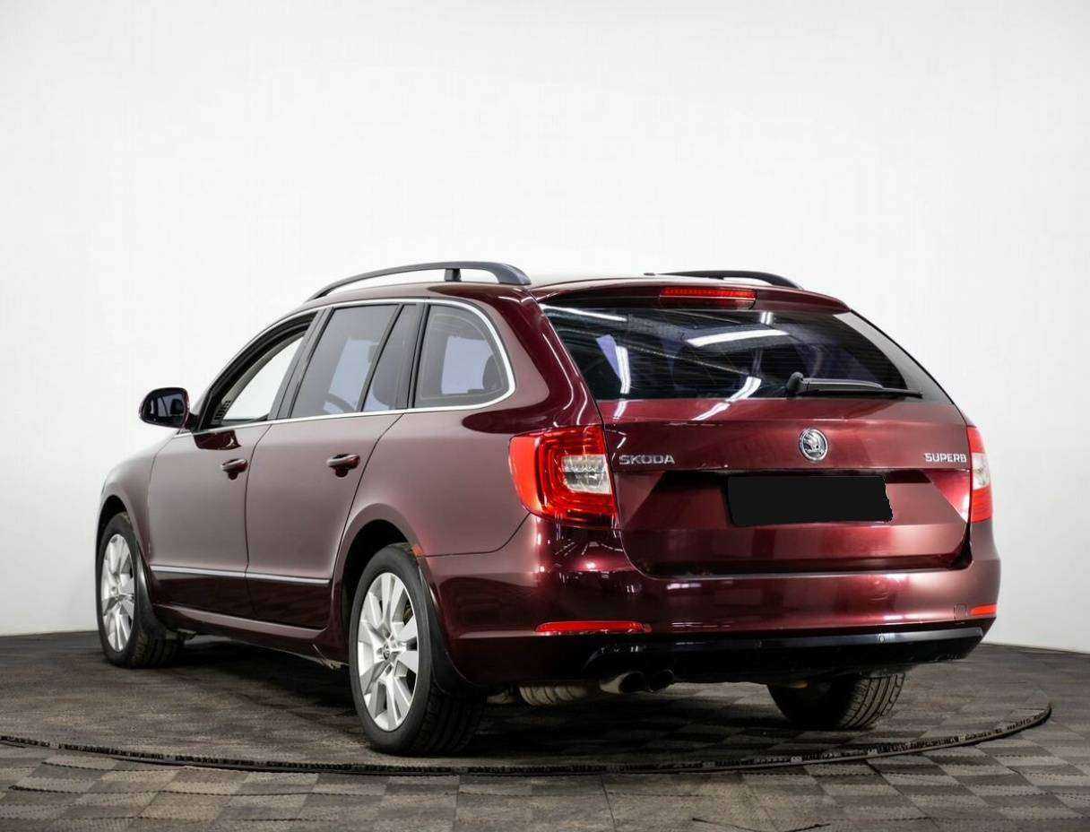 Skoda Superb 2014 года с пробегом. Фото: #3