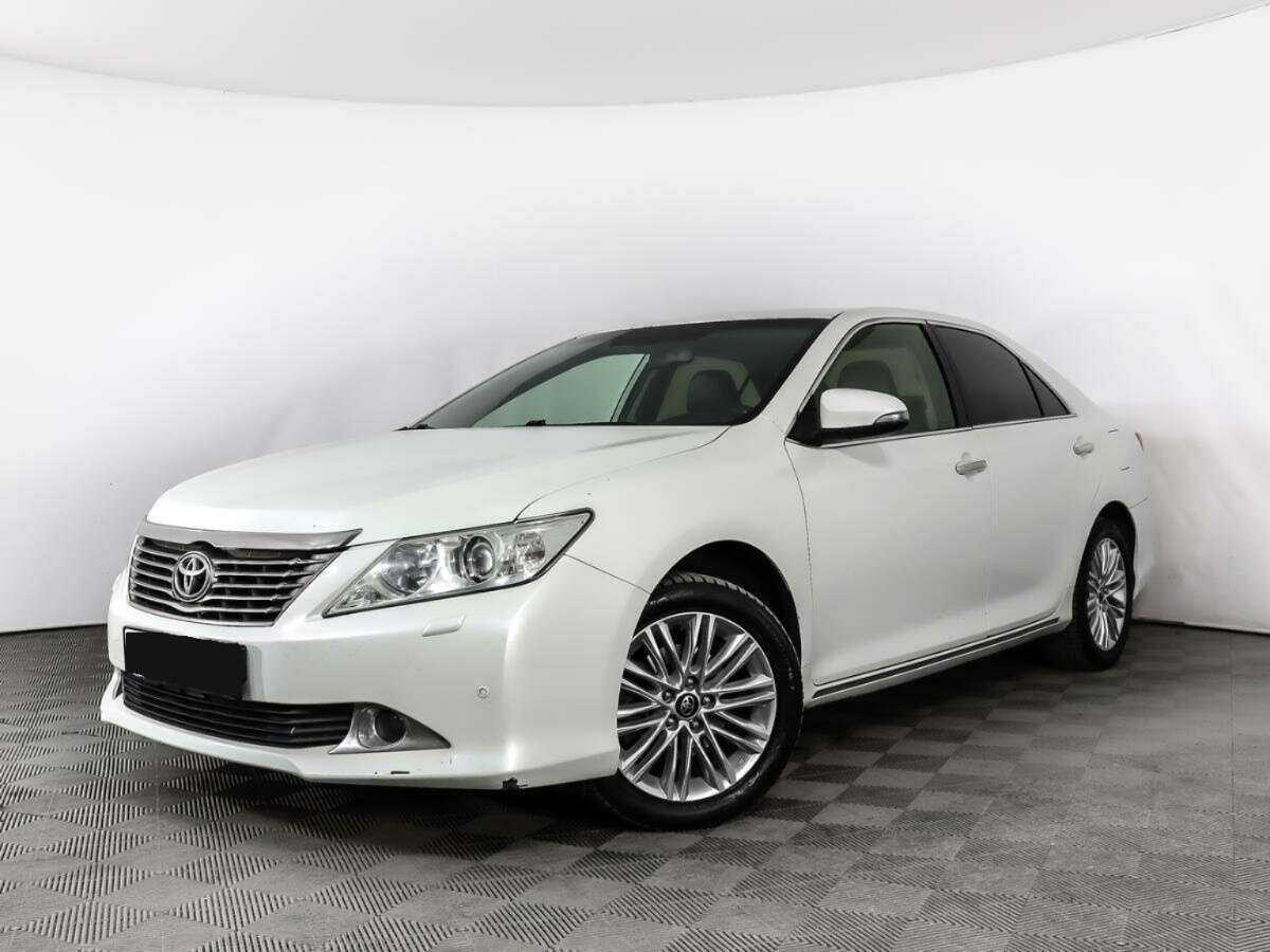 Toyota Camry 2012 года с пробегом. Посмотреть фото