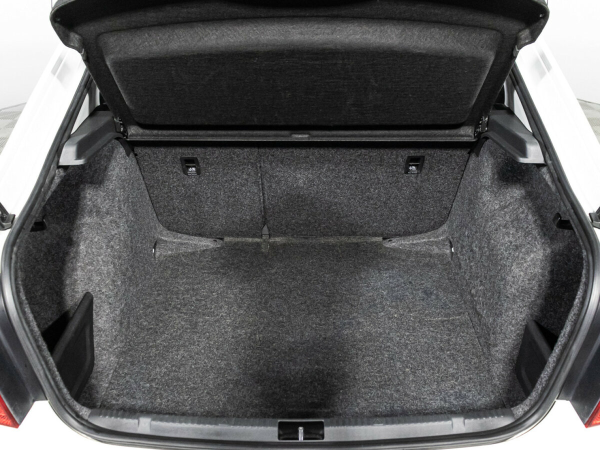 Skoda Rapid 2015 года с пробегом. Фото: #15