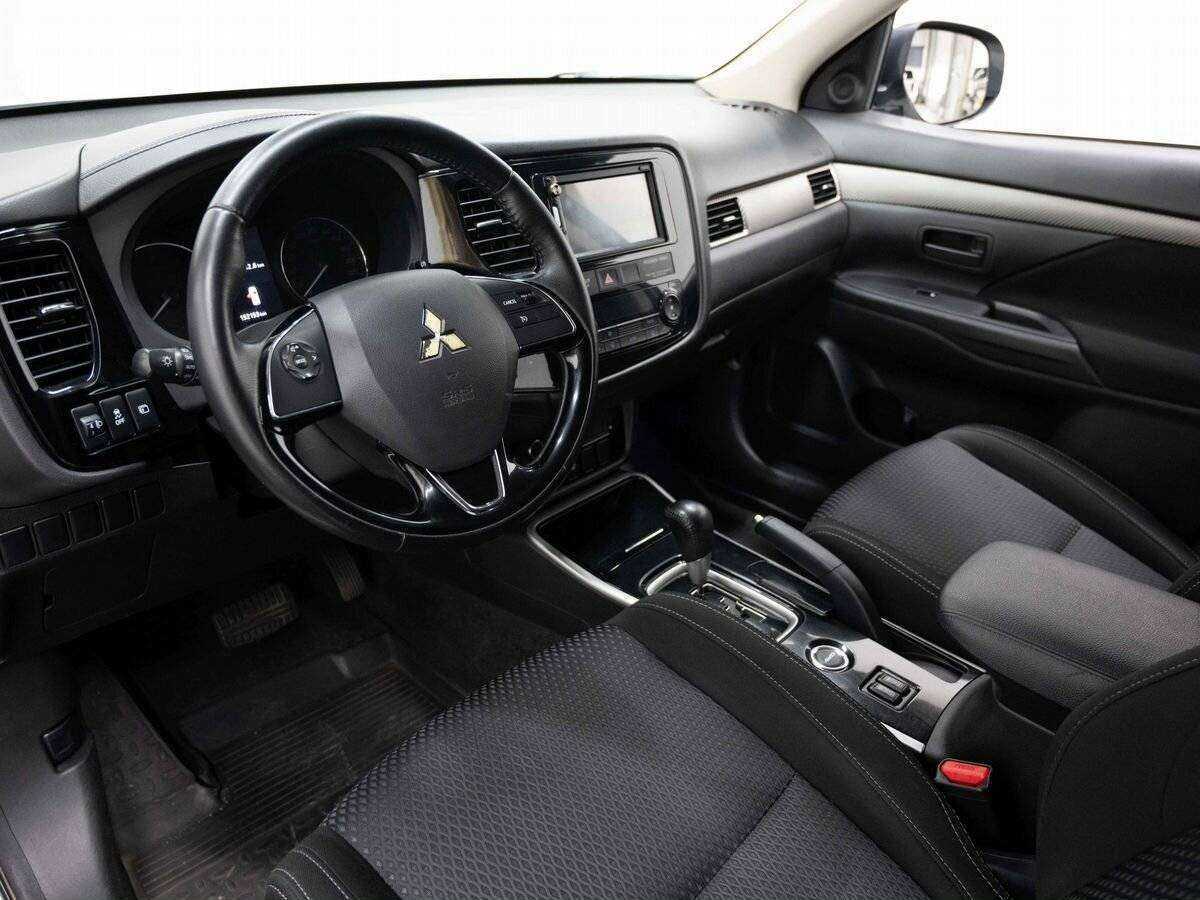 Mitsubishi Outlander 2017 года с пробегом. Фото: #6