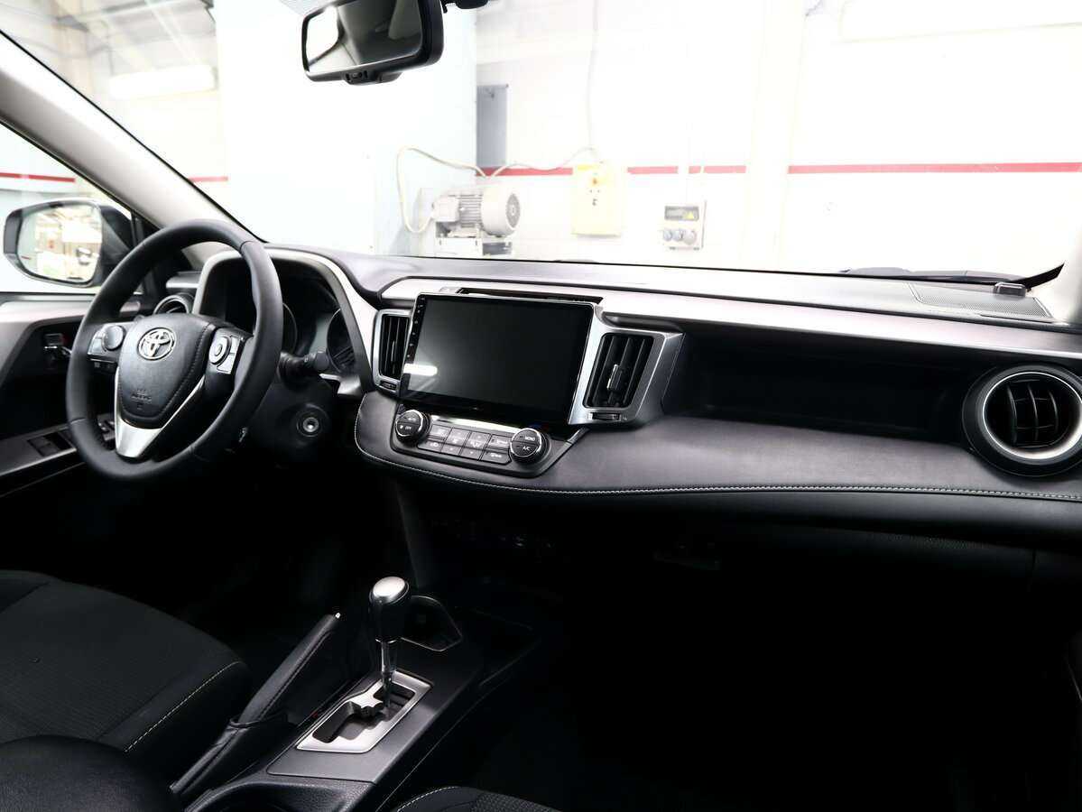 Toyota RAV4 2017 года с пробегом. Фото: #6