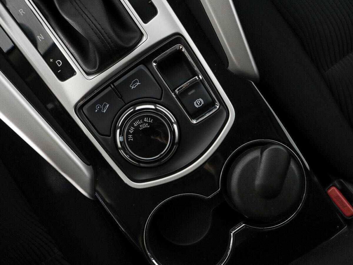 Mitsubishi Pajero Sport 2017 года с пробегом. Фото: #10