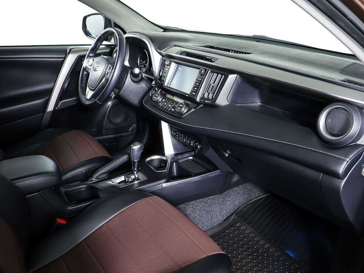 Toyota RAV4 2018 года с пробегом. Фото: #7