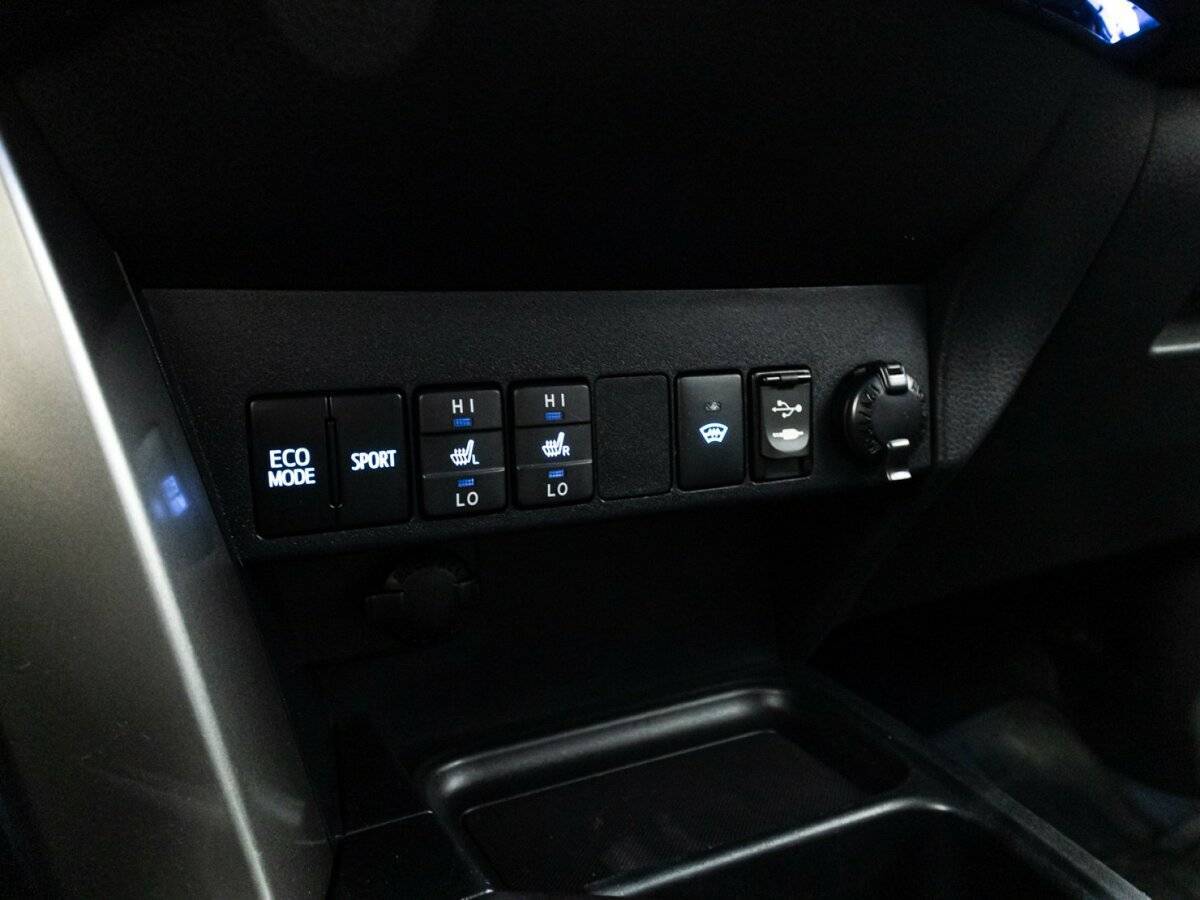 Toyota RAV4 2018 года с пробегом. Фото: #24