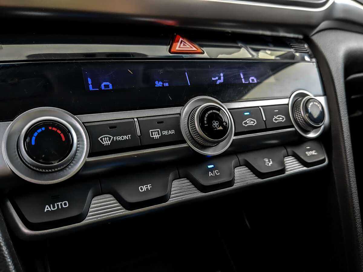 Hyundai Elantra 2020 года с пробегом. Фото: #20