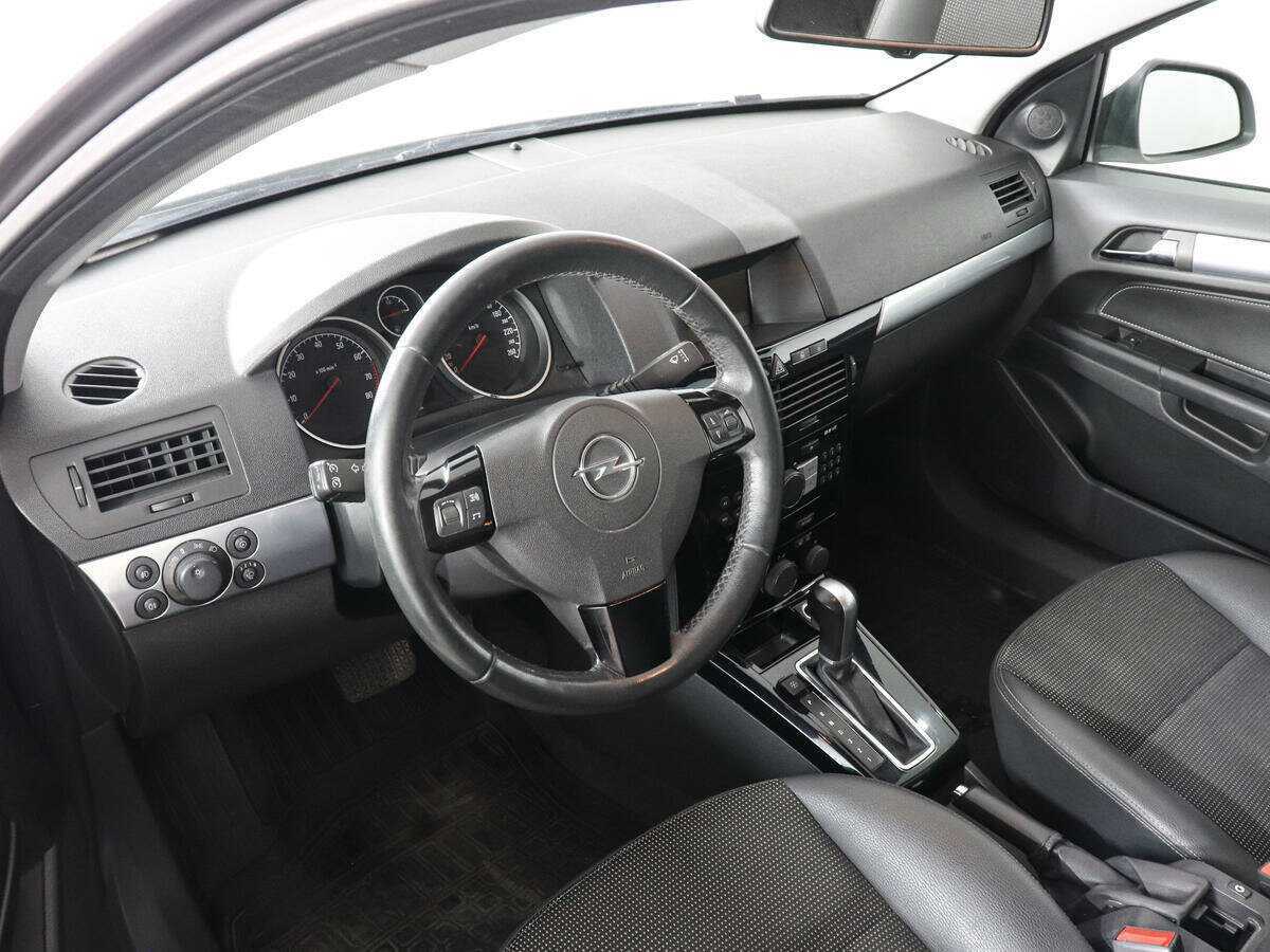 Opel Astra 2012 года с пробегом. Фото: #4