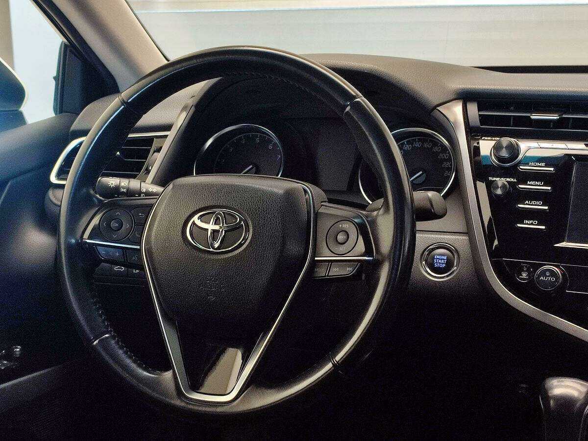 Toyota Camry 2018 года с пробегом. Фото: #9