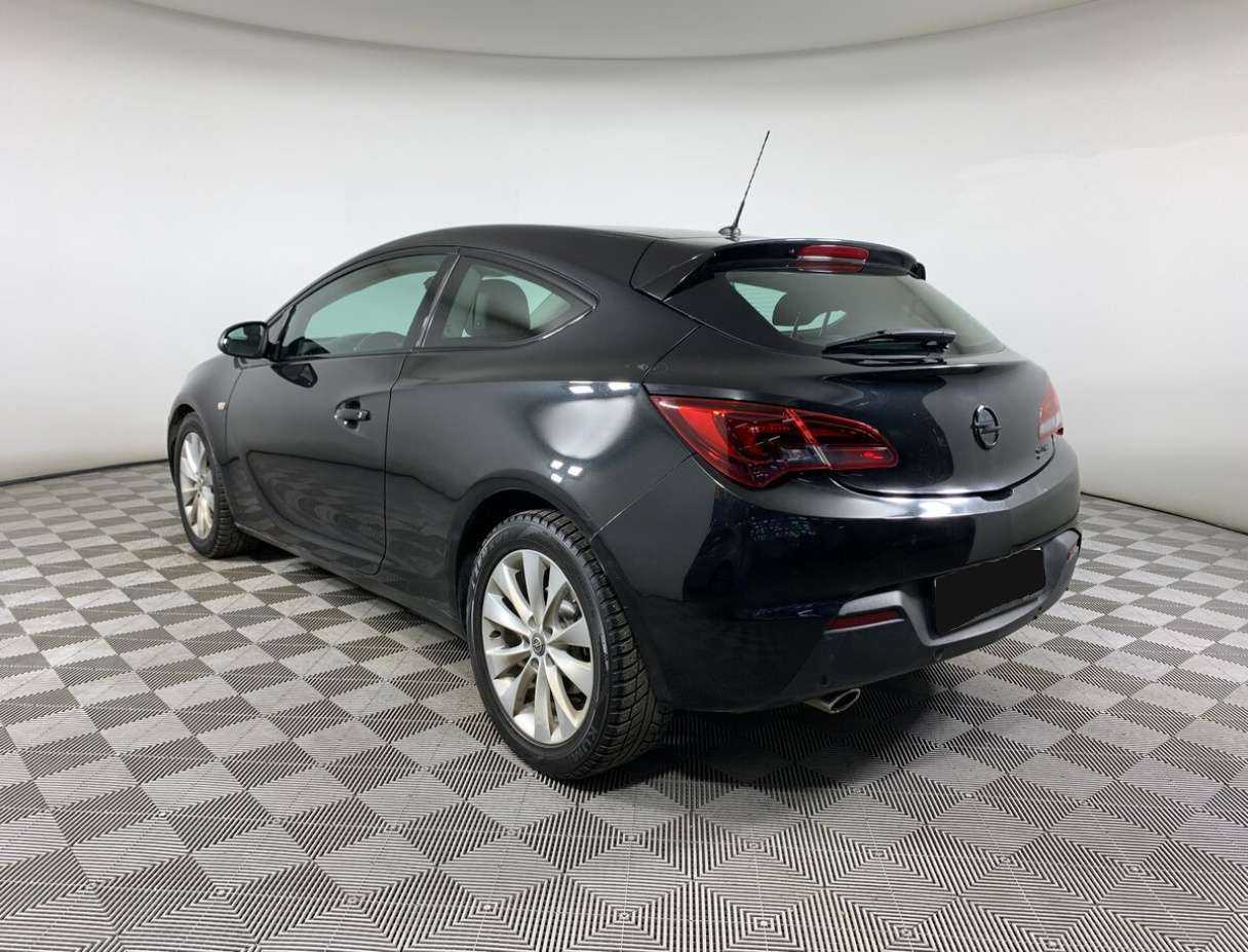 Opel Astra 2012 года с пробегом. Фото: #4