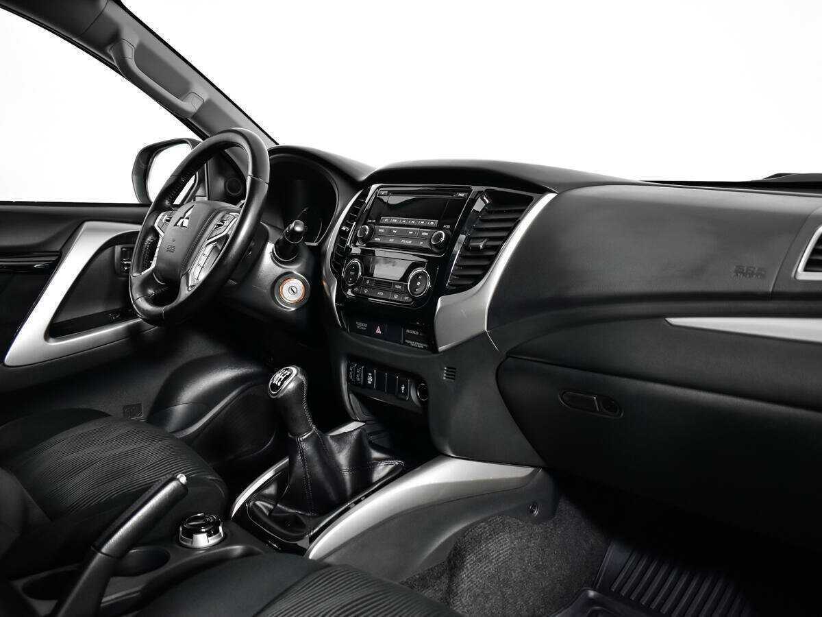 Mitsubishi Pajero Sport 2017 года с пробегом. Фото: #8