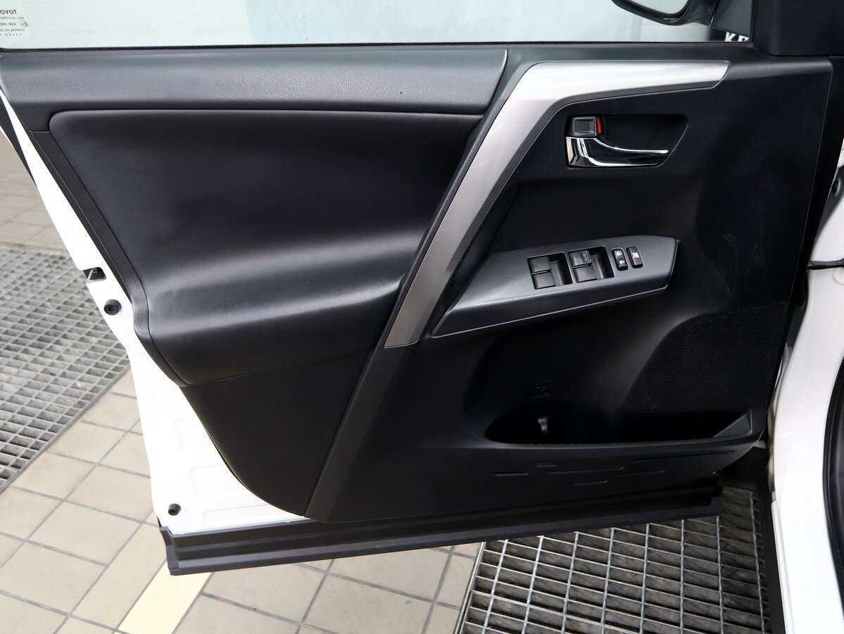 Toyota RAV4 2017 года с пробегом. Фото: #13