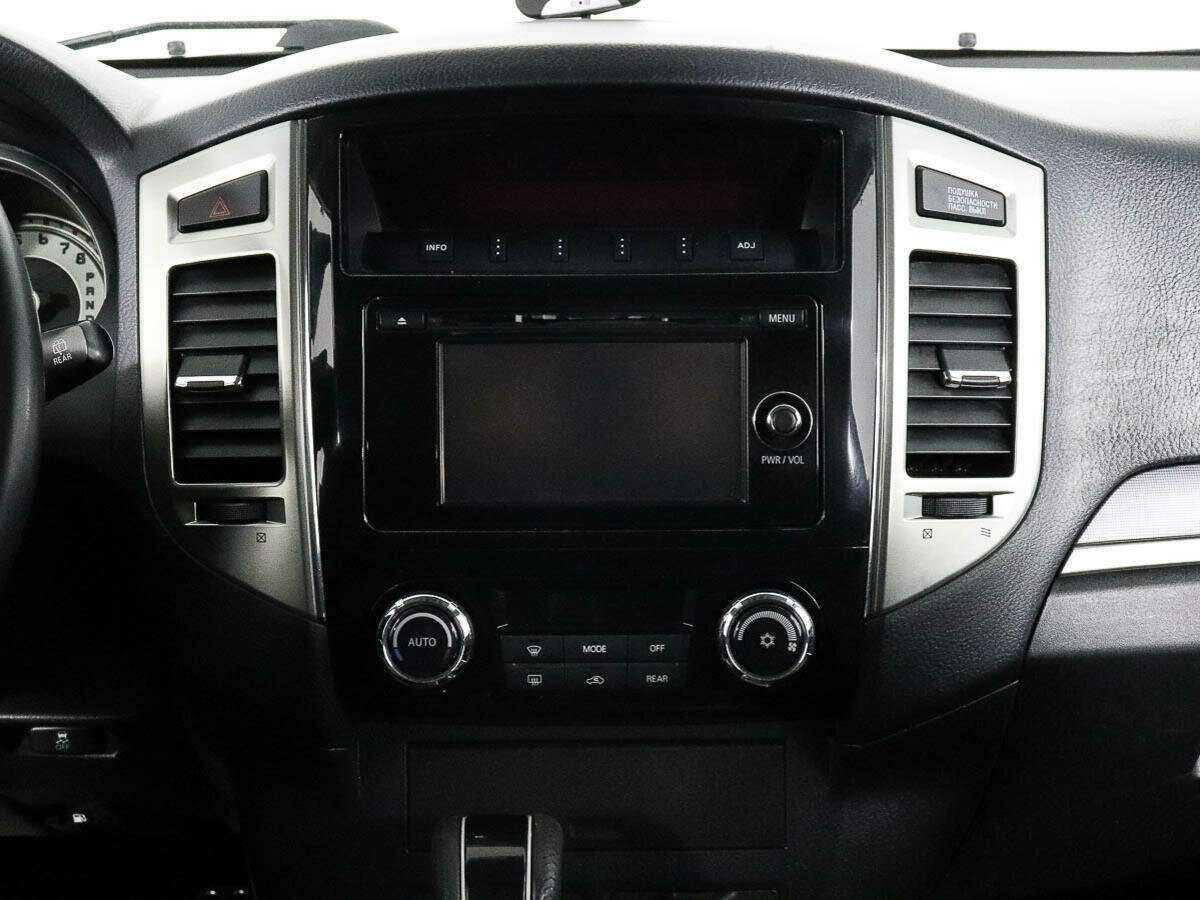 Mitsubishi Pajero 2017 года с пробегом. Фото: #9