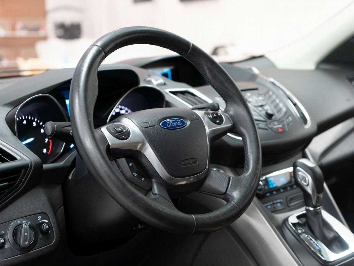 Ford Kuga 2015 года с пробегом. Фото: #4