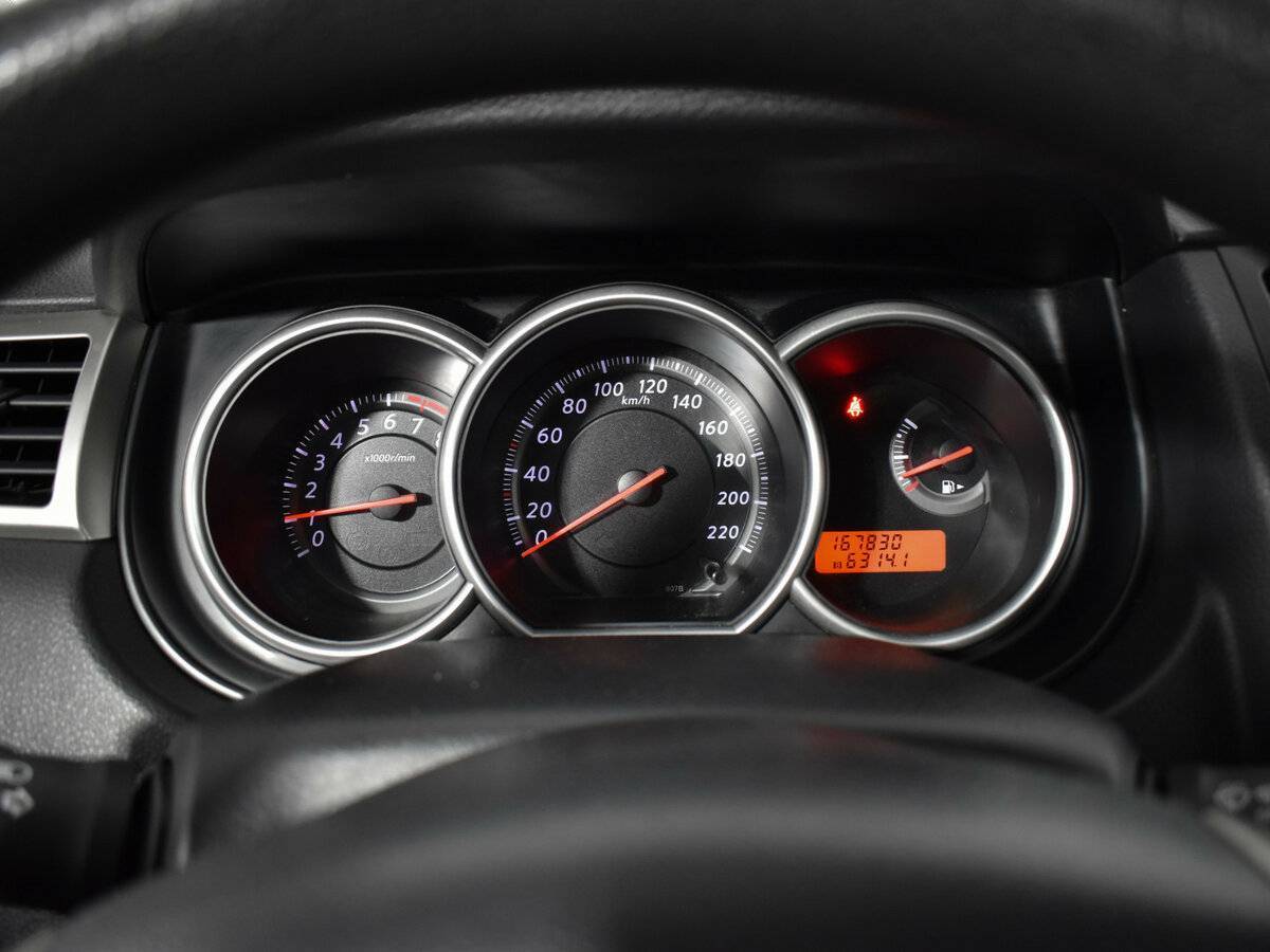 Nissan Tiida 2012 года с пробегом. Фото: #11