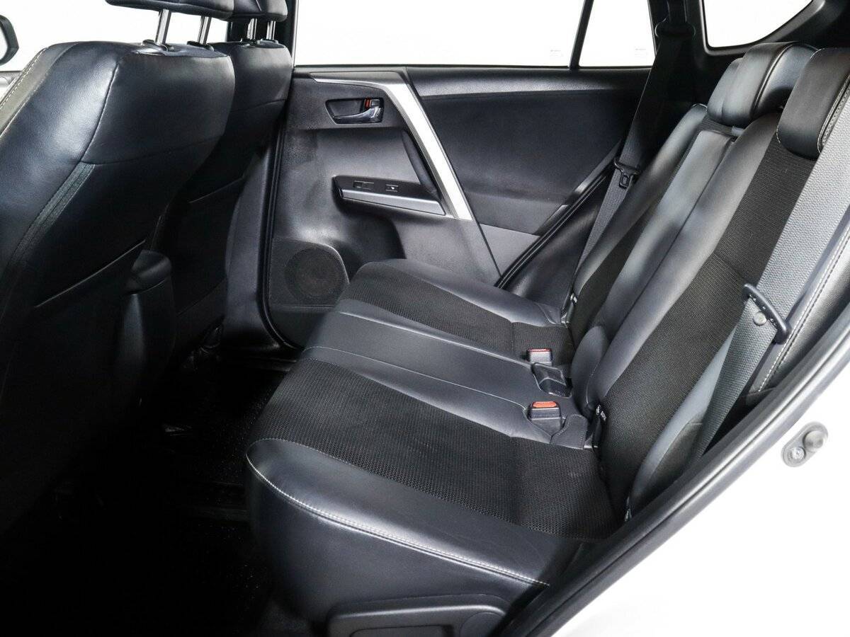 Toyota RAV4 2017 года с пробегом. Фото: #9